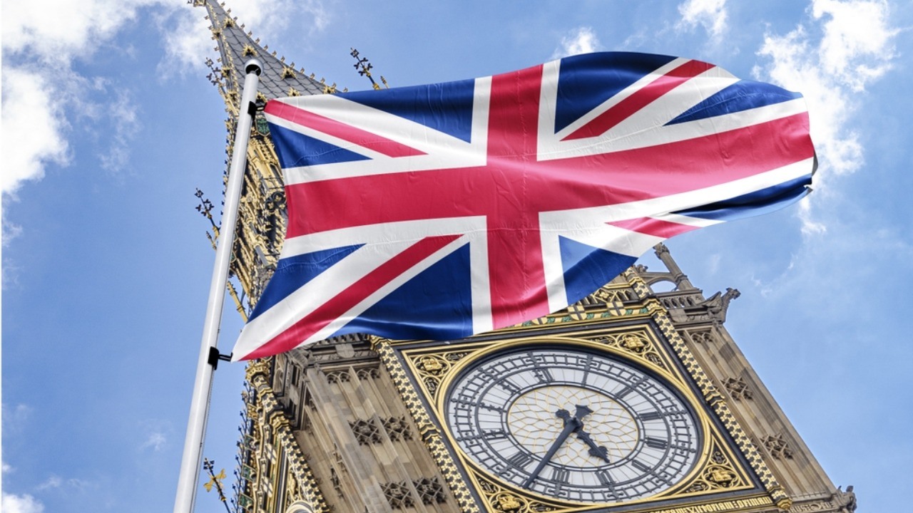 UK Lawmakers Probe 40% Crypto Transfer Blocks as Banking Scrutiny Widens